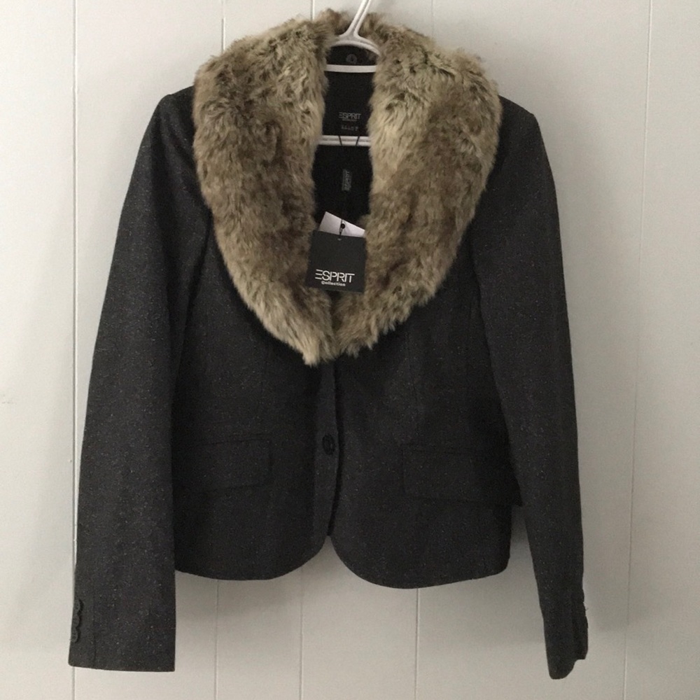 Black cropped Esprit blazer
